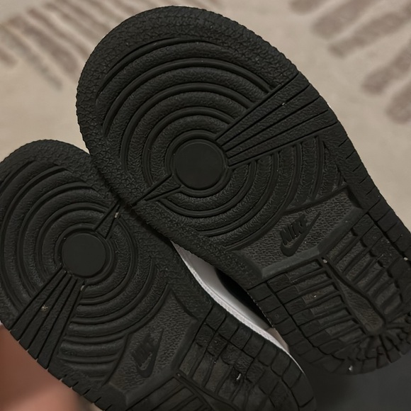 Jordan 1 MID - Picture 4 of 5